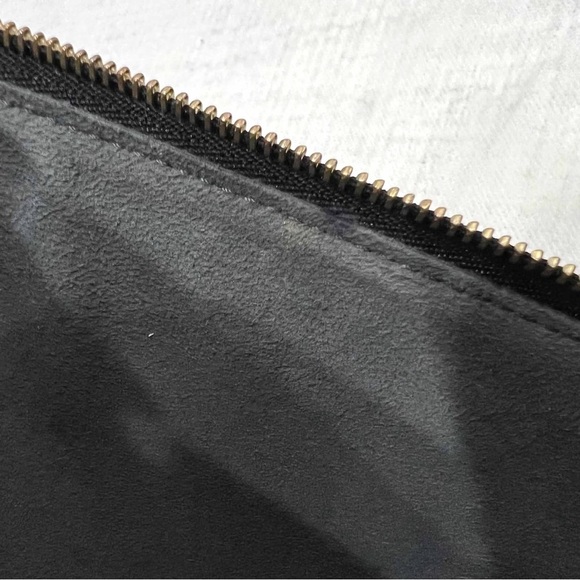 Authentic LV Epi hand bag - Picture 9 of 9